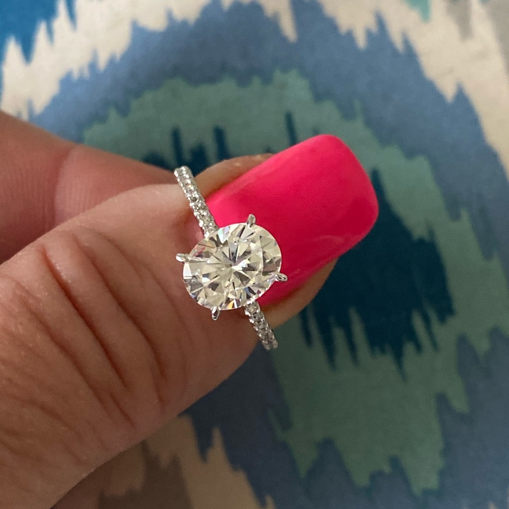 Sterling 925 , 2Ct oval Moissanite size 7